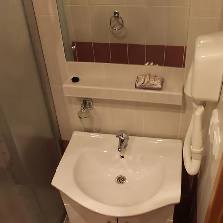Hostel Sd Jedlikova 9 Košice