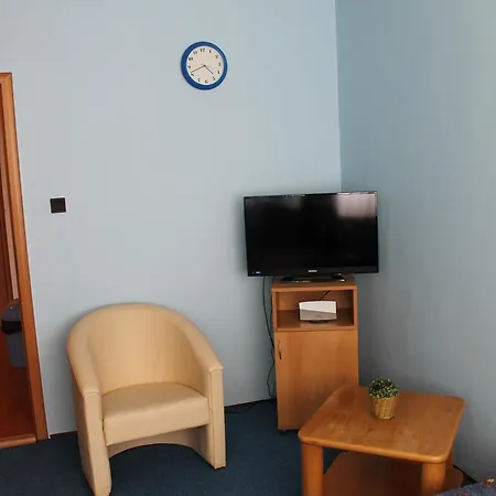 Sd Jedlikova 9 Hostel *